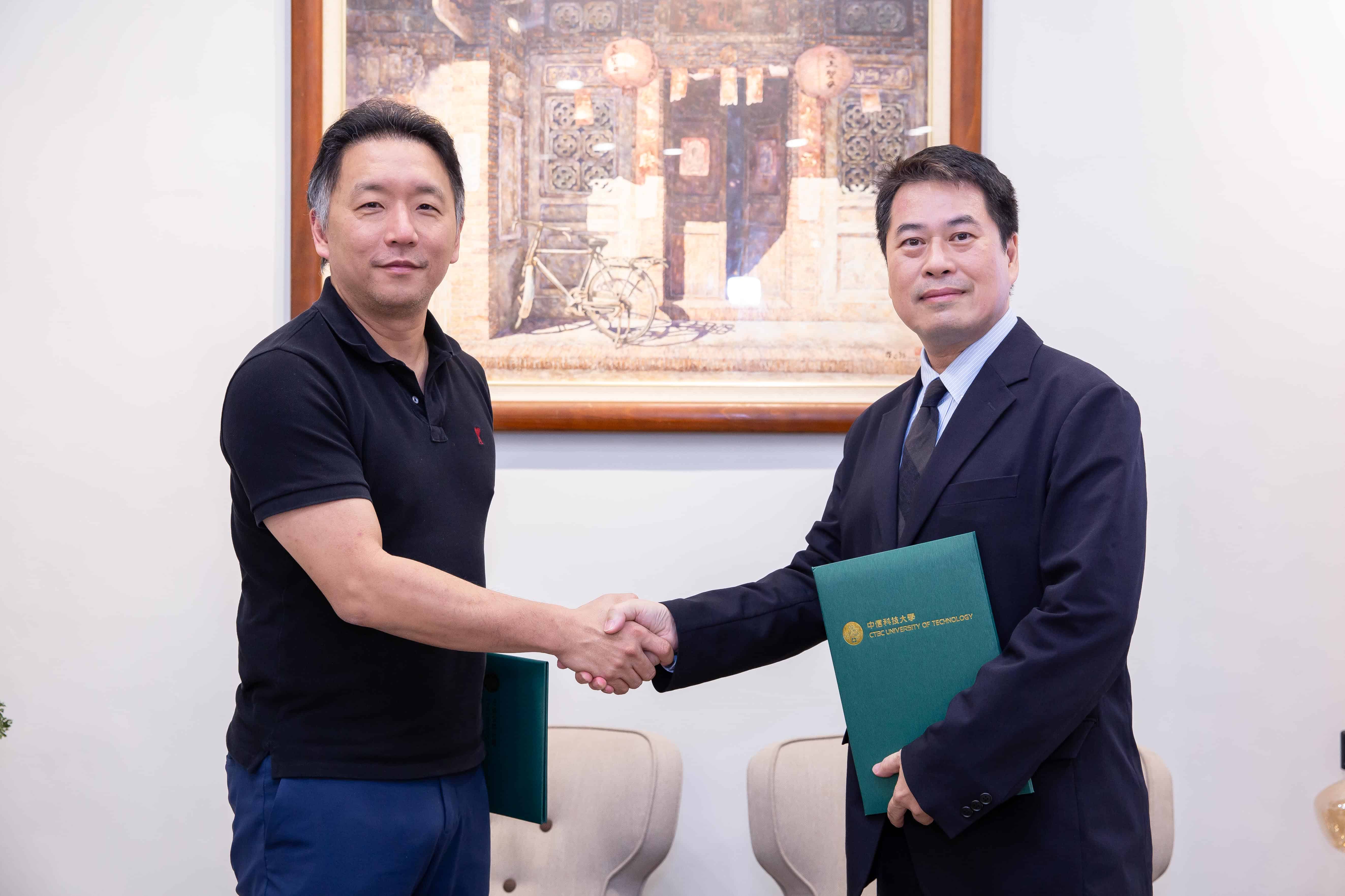 此次合作是教育端與產業端共同建立未來人才標準的重要里程碑_照片由左至右：星醫美學集團董事長 林信一、中信科技大學校長 鄭欽哲